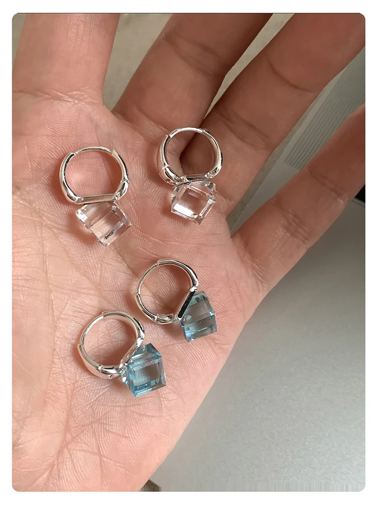 Quadratische Zirkonia-Huggie-Ohrringe, Silberbeschichtet, Blaue Klare Kristall-Creolen, Eleganter Alltagsschmuck für Frauen, Geschenkidee – Detail 22