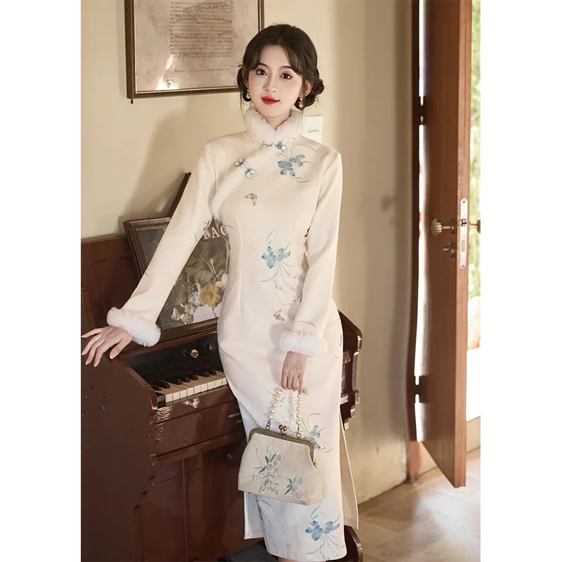 

Jacquard Cheongsam Improved Rice White New Chinese Cheongsam 2025 Winter New Style Young Girl Thickened Qipao
