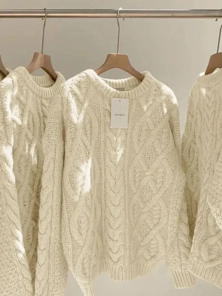 Women's Off-White Knit Pullover Sweater Autumn Winter