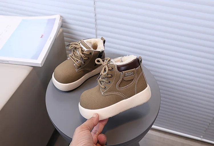 2026 Herbst Winter Kinderstiefel Warme Plüschstiefel für Jungen und Mädchen, Modische Kinder-Freizeitschuhe, Stiefel für Kinder Größe 21-30 – Detail 16