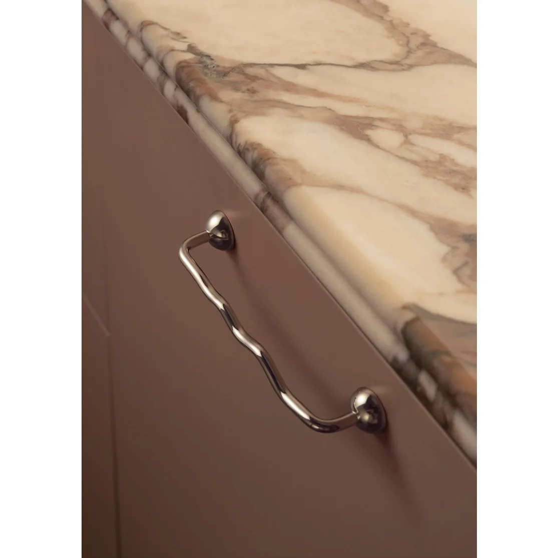 

Goo-Ki Bright Silver Drawer Knobs Original Design Irregular Curved Furniture Handle Cupboard Door Handle for Furniture Hardware