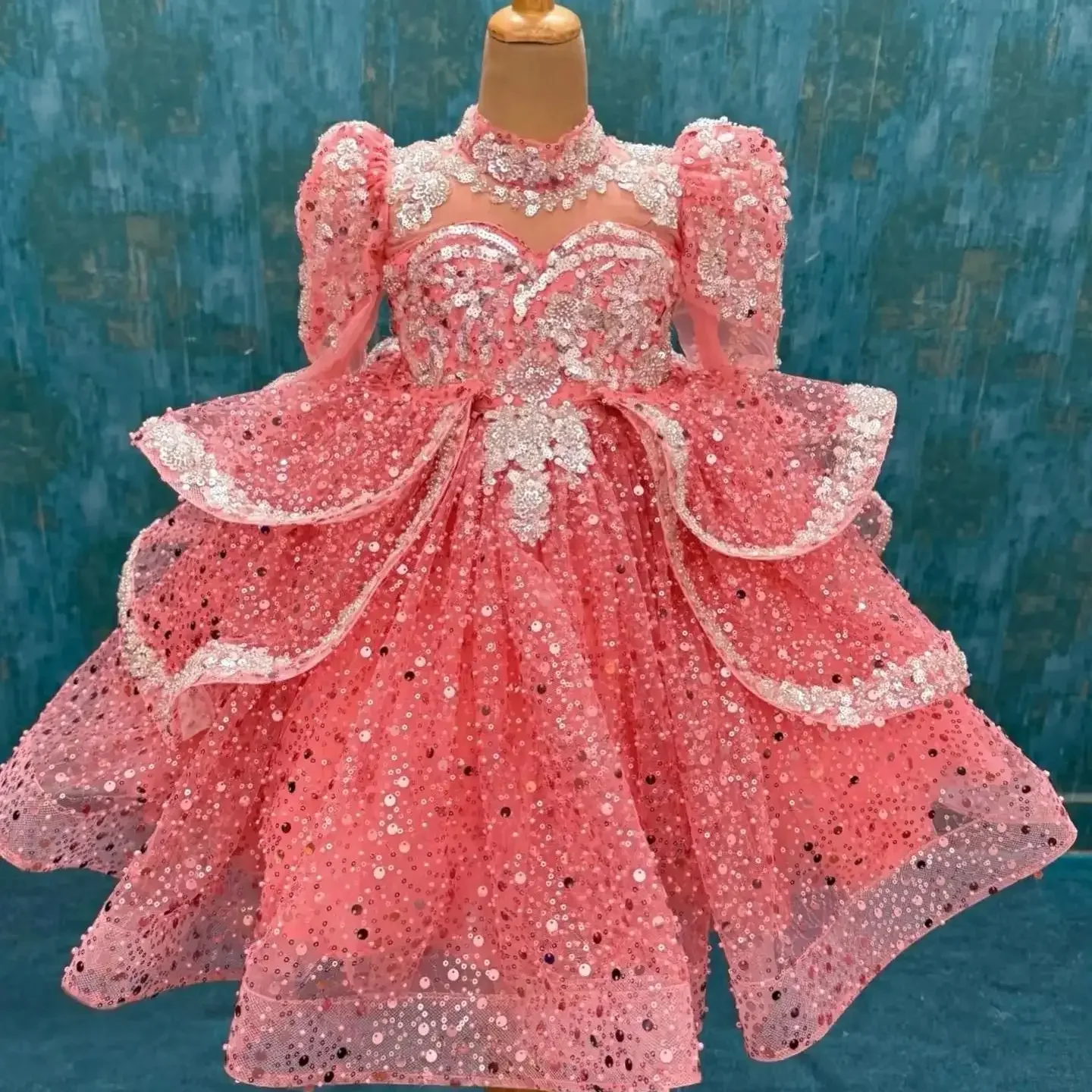 Maßgeschneidertes Blumenmädchenkleid mit hohem Kragen, Spitze und Pailletten, Puffärmel, Hochzeitskleid für Kinder, Mädchen, Geburtstagsfeier, formelle Kleidung