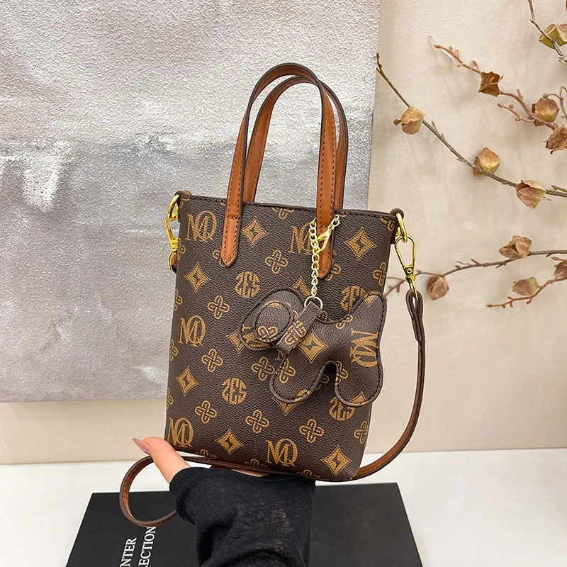 

Designer Paris Fashion Crossbody Bag - Women's Chic Minimalist Purse With Vintage Letter Logo & Adjustable Strap