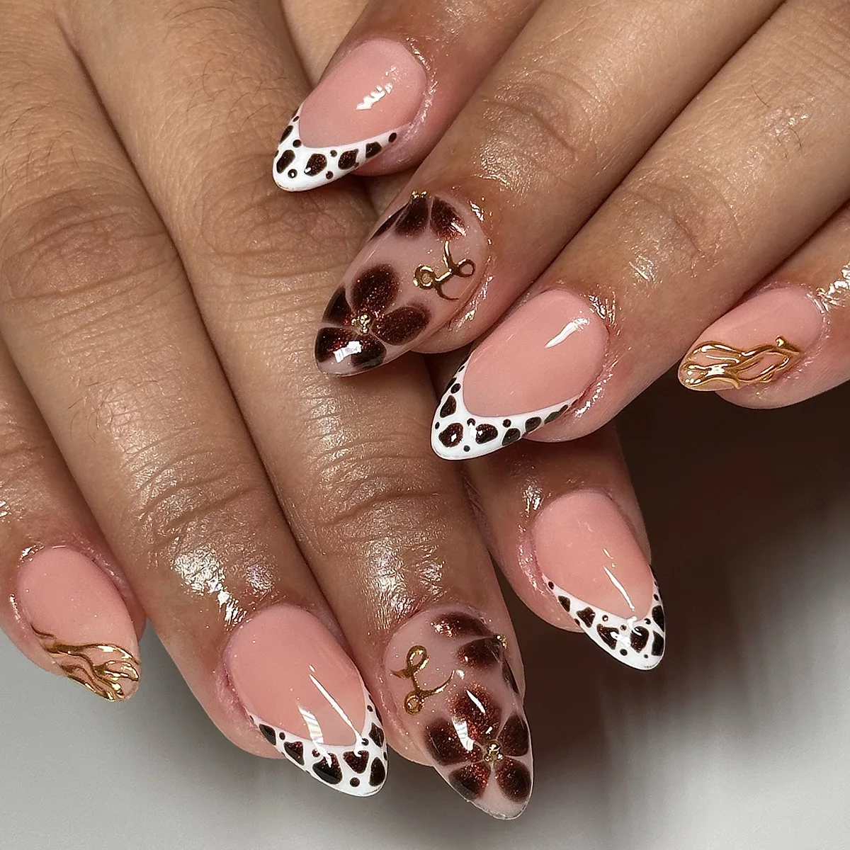 

24pcs Flower Fashion Press on Nails Sets Pearl Red Almond Fake Nail Short Oval False Nails Wearable French Full Cover Nail Tips