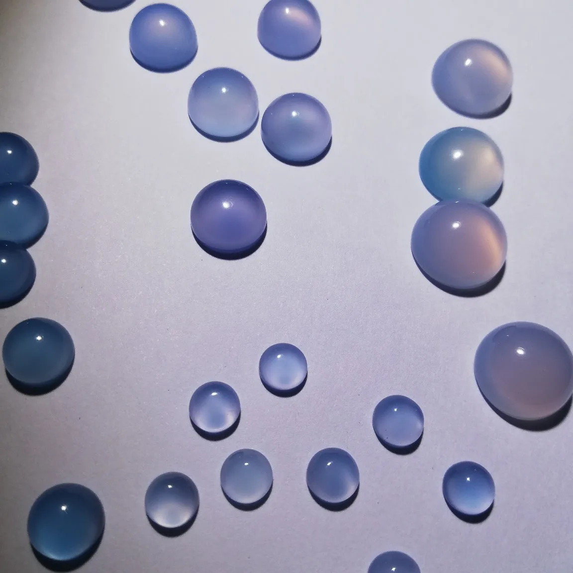 ขายส่ง 20pcs Light Blue Carnelian Agate ลูกปัด 6mm 7mm 8mm 10mm 12mm 14mm 16mm อัญมณี Cabochon แหวน Face สําหรับเครื่องประดับทํา