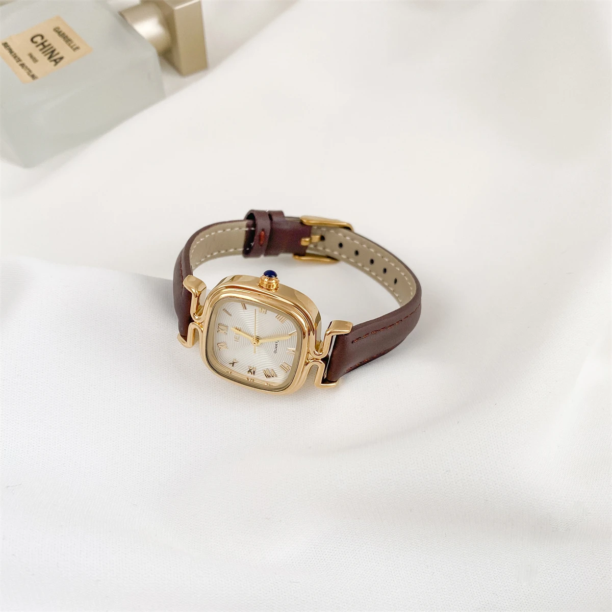 

New Square Women'S Watch With A Light Luxury Design And A Sophisticated Feel; Simple And Elegant Retro Leather Strap Wristwatch.