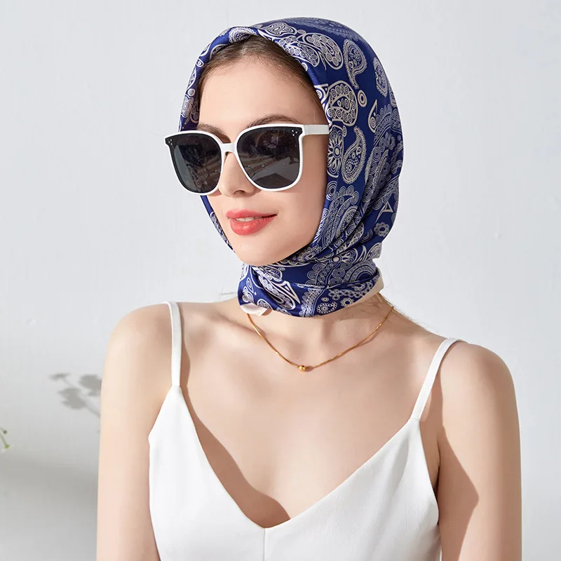 

2025 Retro Cashew Paisley Square Scarf Neckerchief Unisex European American Bandana for Hip-hop Dance Bag Scarf Accessories