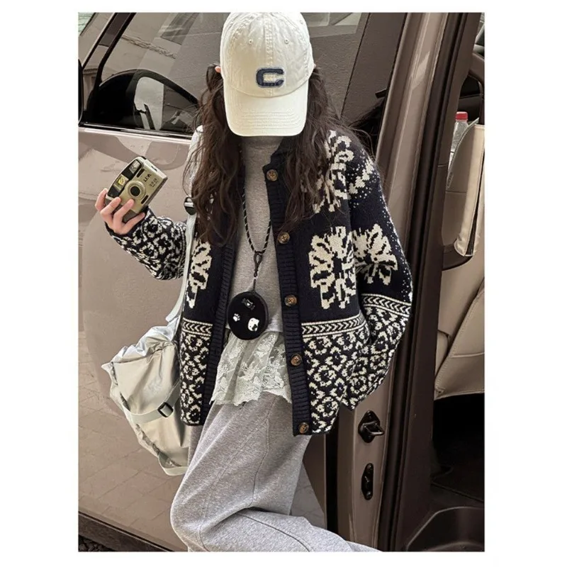

Girls Sweater Autumn 2025 New Korean Version Children's Retro Style Knitted Sweater Girls Loose Cardigan Jacket