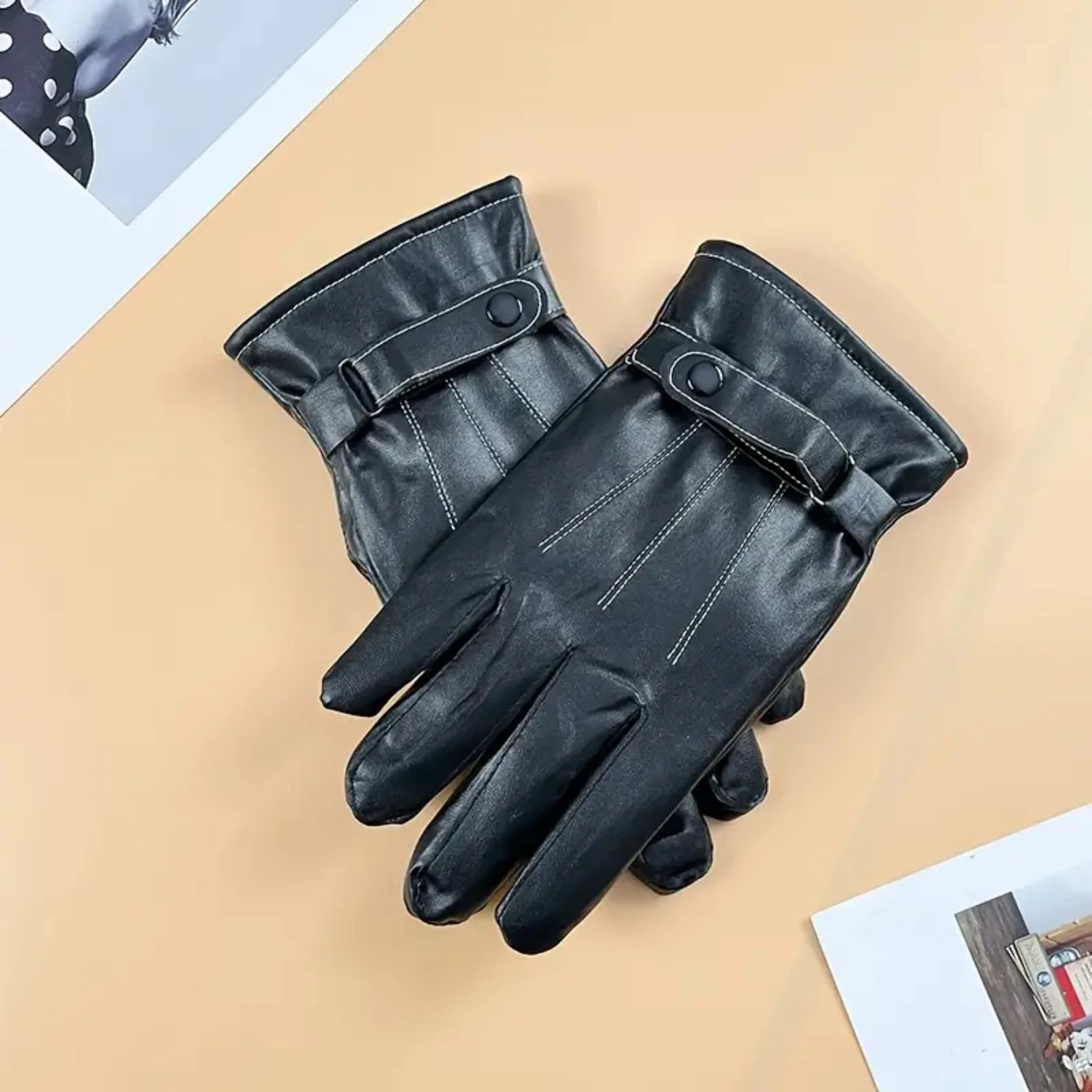 Waterproof and warm mens fleece gloves with additional PU finger protection for ultimate cold weather defense. Black body paints