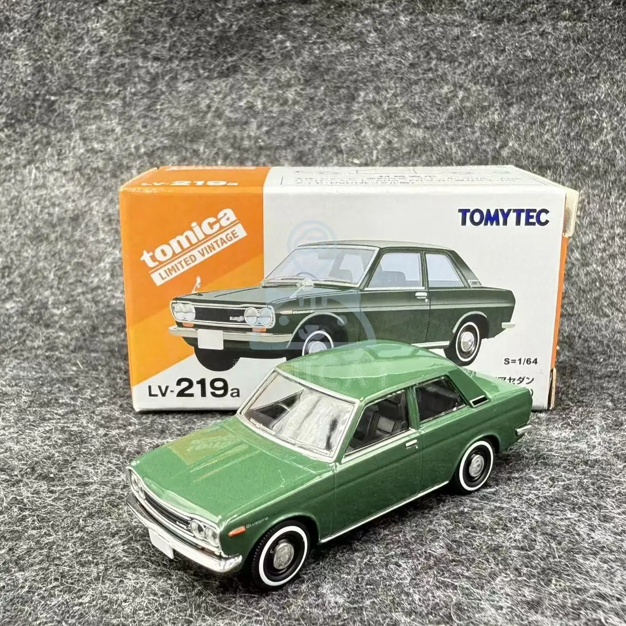 Tomytec Tlv 1:64 Schaal Datsun Bluebird 1400 510 219a 220a Groen Die-Casting Model Auto Collectible Voor Volwassen Verzamelaars Speelgoed Cadeau