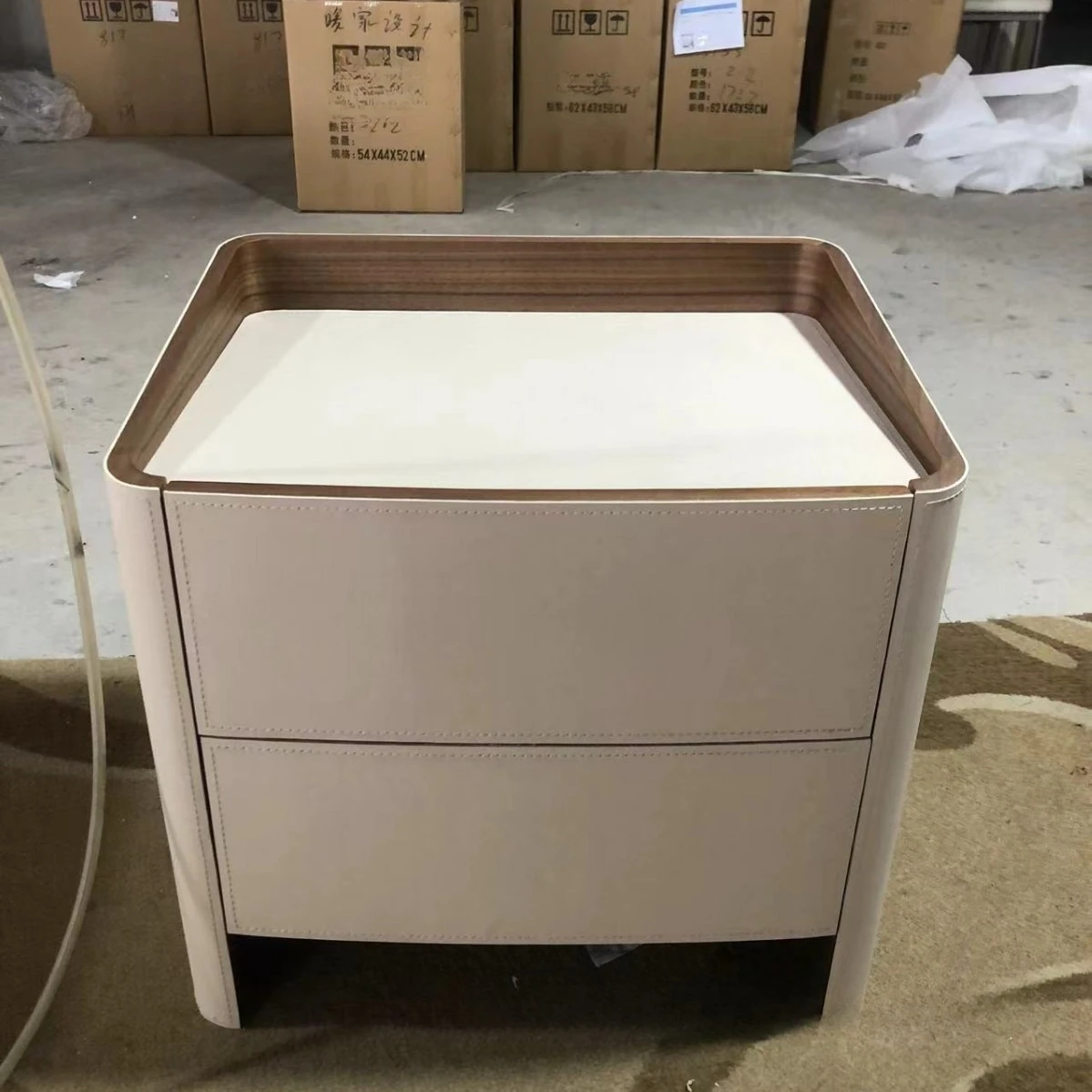 طاولة سرير إيطالية من الخشب الصلب مصنوعة من الجلد الفاخر وغرفة نوم فاخرة وطاولة بجانب السرير المنزلية #2