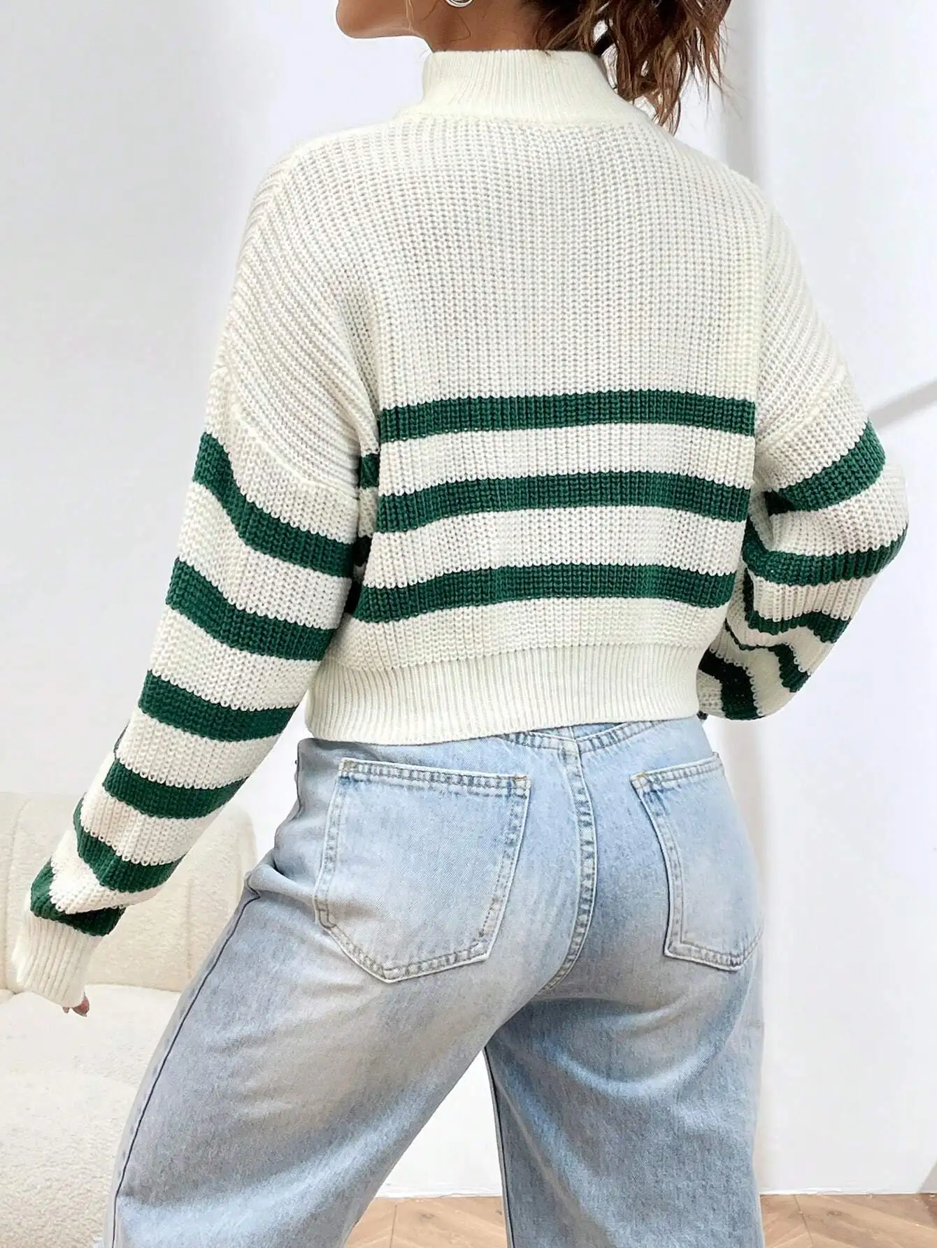 Grün-weiß gestreifter Raglan-Pullover mit halbem Reißverschluss, langärmliges Strickoberteil für lässige Herbst-Outfits