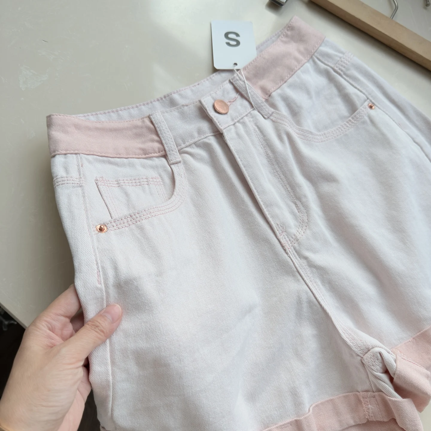 패션 핑크 데님 반바지 여성 여름 얇은 스타일 2025 신상 하이웨이스트 루즈핏 와이드 레그 A라인 컬드 엣지 진 팬츠