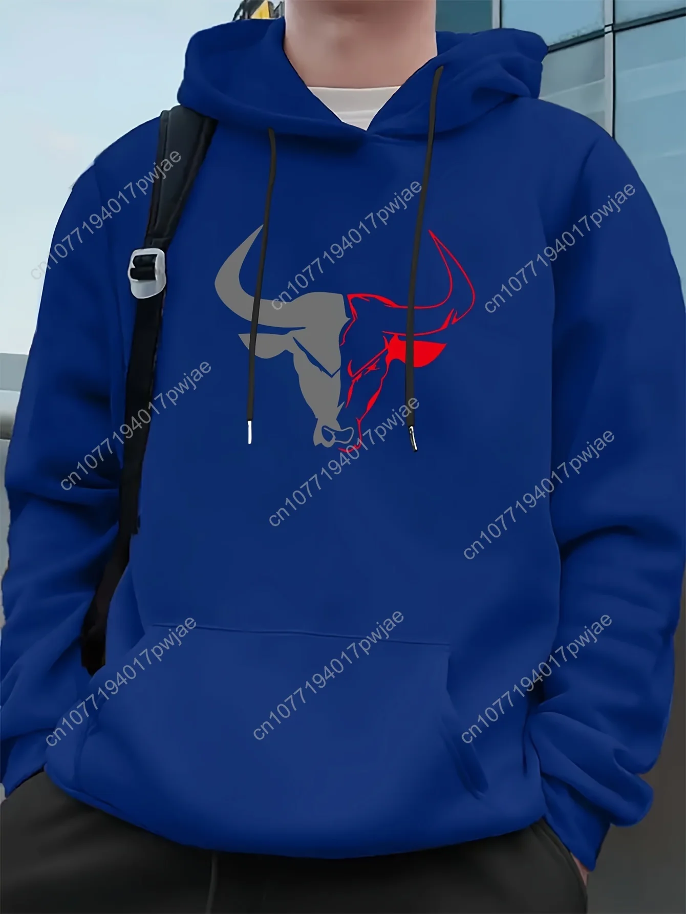 Męska bluza z kapturem, podszyta polarem, z nadrukiem bydła - swobodny krój, styl uliczny, możliwość prania w pralce - idealna na jesień/zimę, oversize