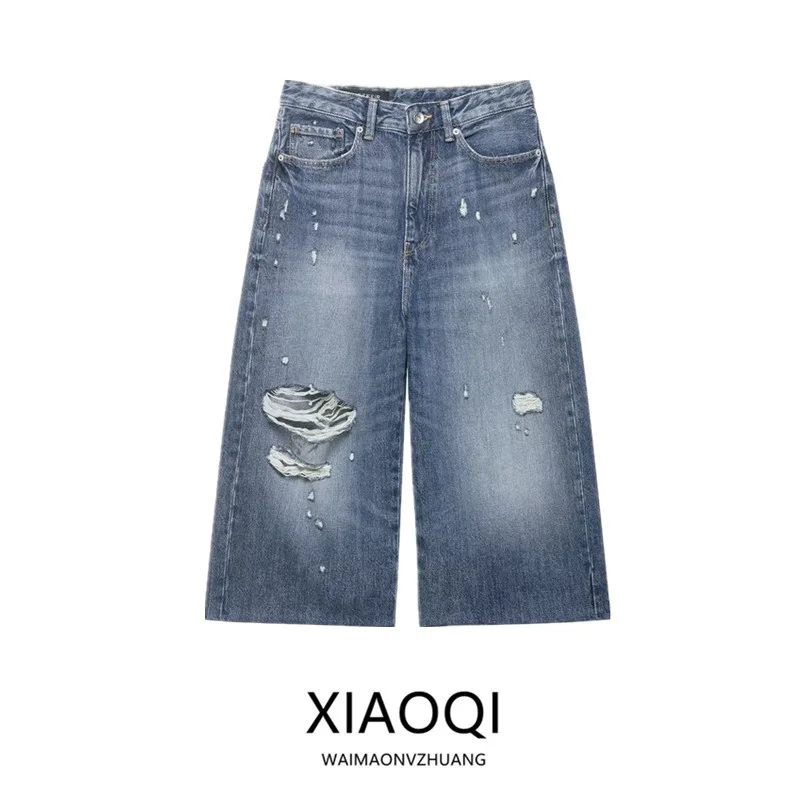 

Spring 2026 Women's Casual Denim Shorts Decorative Hole New Arrival Straight Leg Natural Waist Button Closure Jeans Shorts