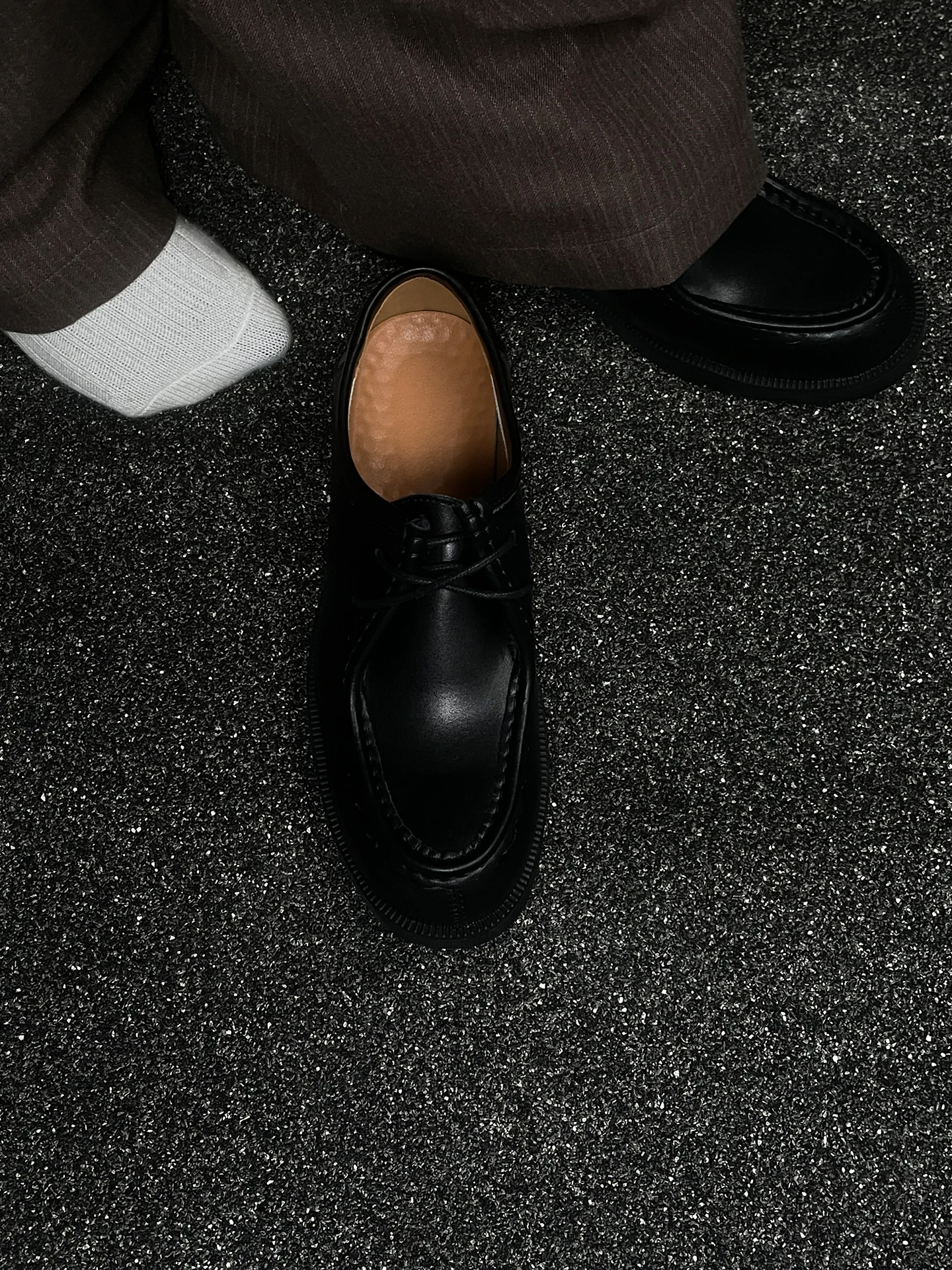 Handcrafted Men's Leather Shoes Casual Commuter Style Retro British Fashion Breathable Business Formal Glue-Welded Flat Heel