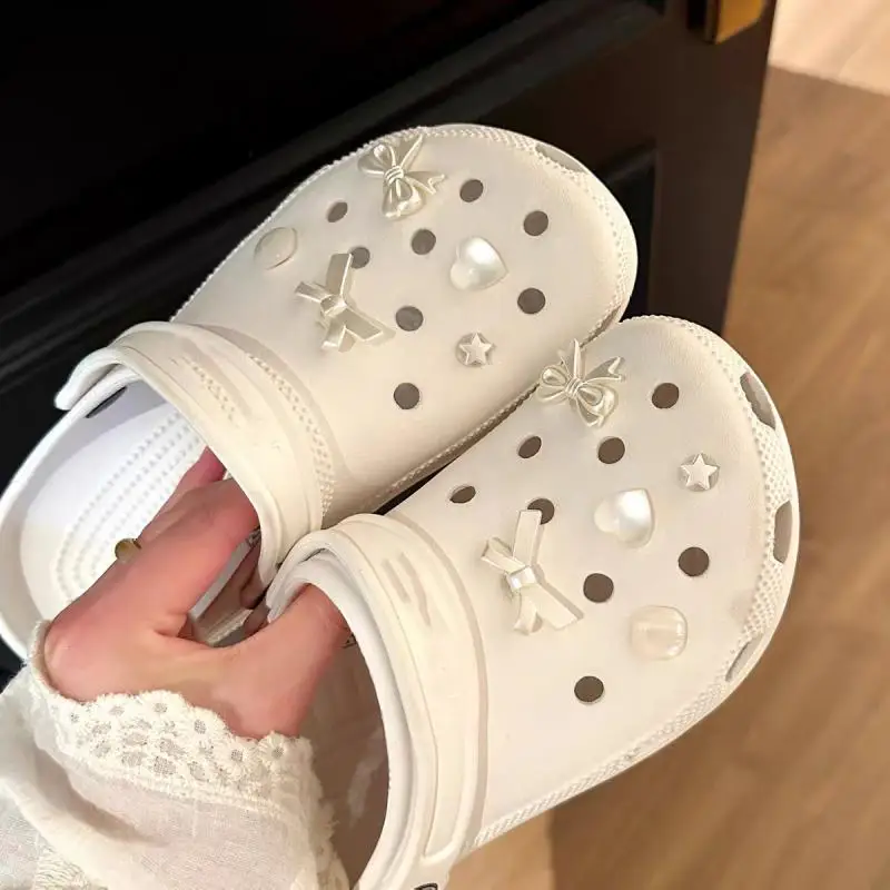 Elegante Ballett-Schuh-Charms mit weißer Schleife, Set für Sommer 2026, koreanische Sandalen, Clogs, Blumen-Accessoires, DIY-Dekorationen für Damenschuhe – Detail 2