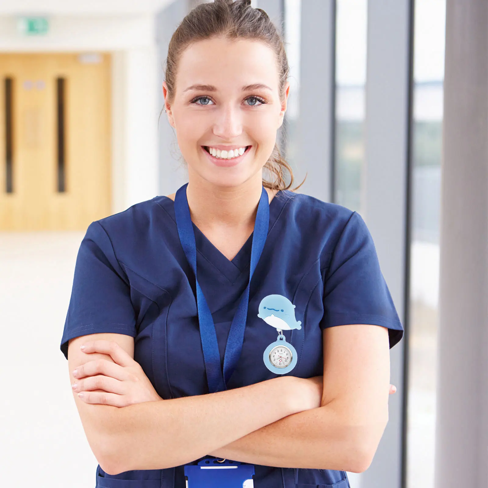 ハンギングナース懐中時計 大きな文字盤を備えた格納式デザイン 快適な人間工学に基づいたクリップ 看護用ライトロープ