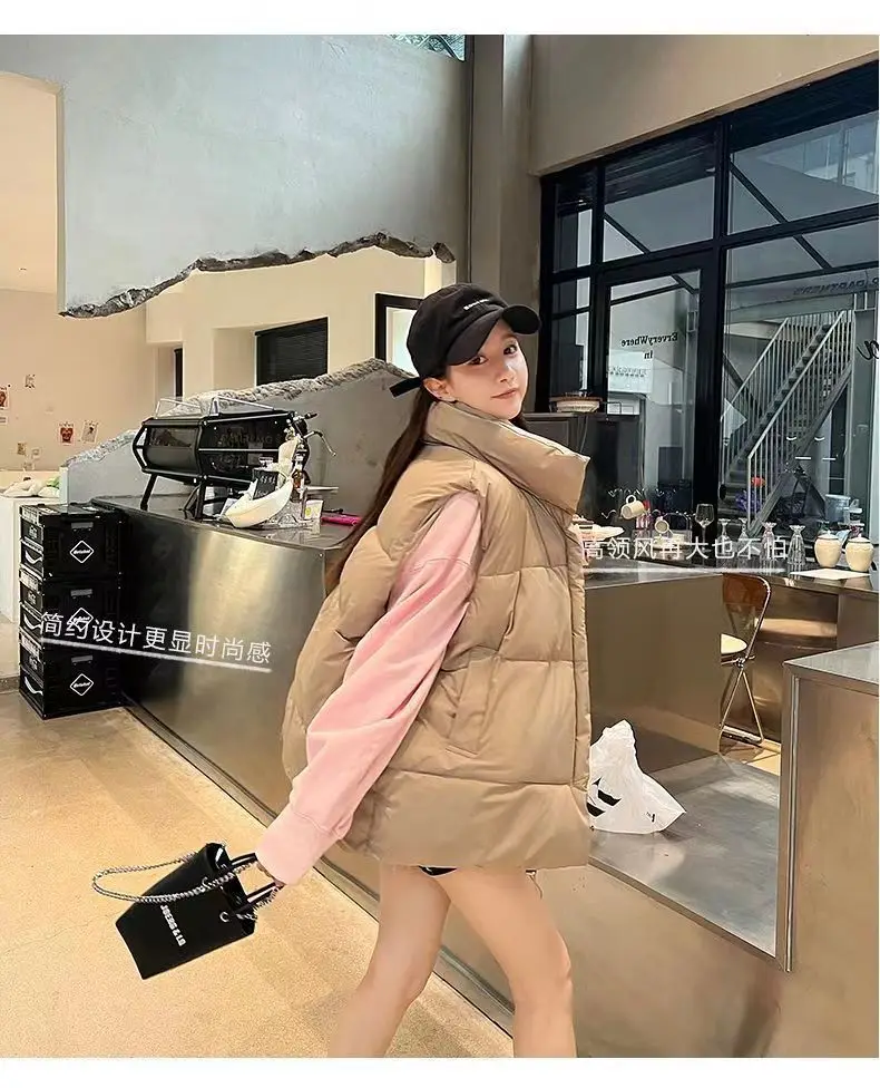 

Women's Cropped Puffer Vest, Loose Fit Quilted Sleeveless Jacket for Fall and Winter