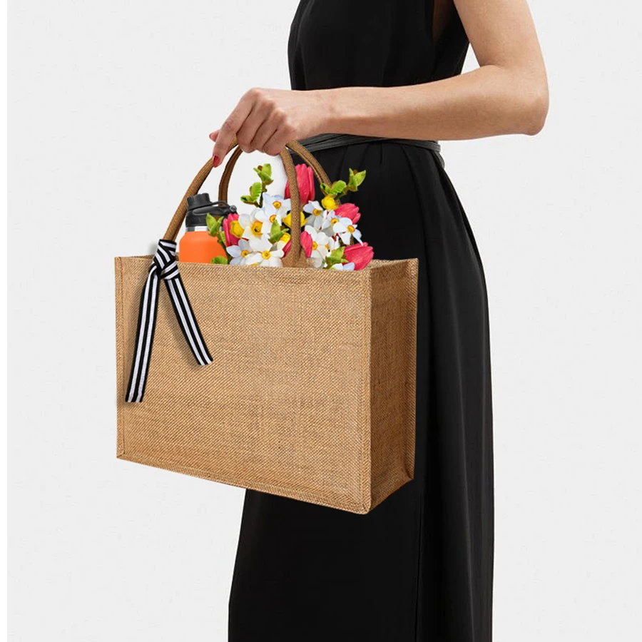 Customized jute bags for hand-held packaging, as well as souvenir bags made of linen fabric.