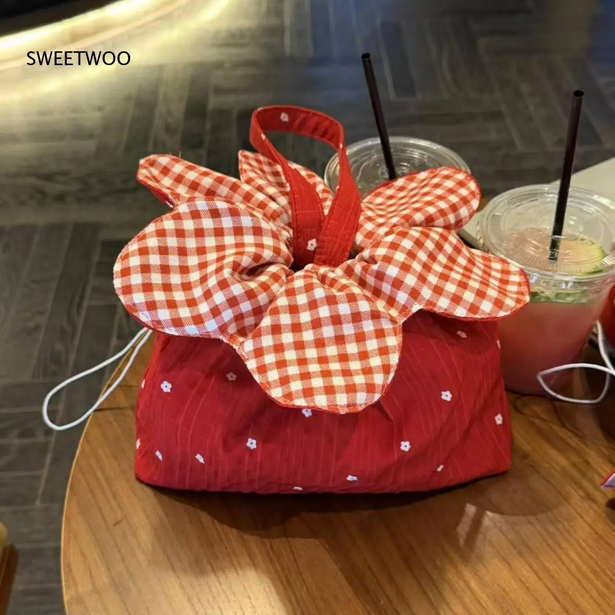 2026 Flower Shape Drawstring Fabric Hand Bag Embroidered Floral Detail Multi Pastel Tone Mini Portable Mobile Phone Storage Bag