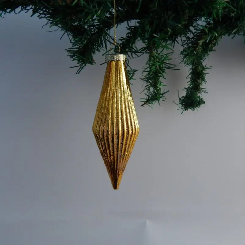 Christmas tree decoration with straight patterned glass balls and double pointed edges