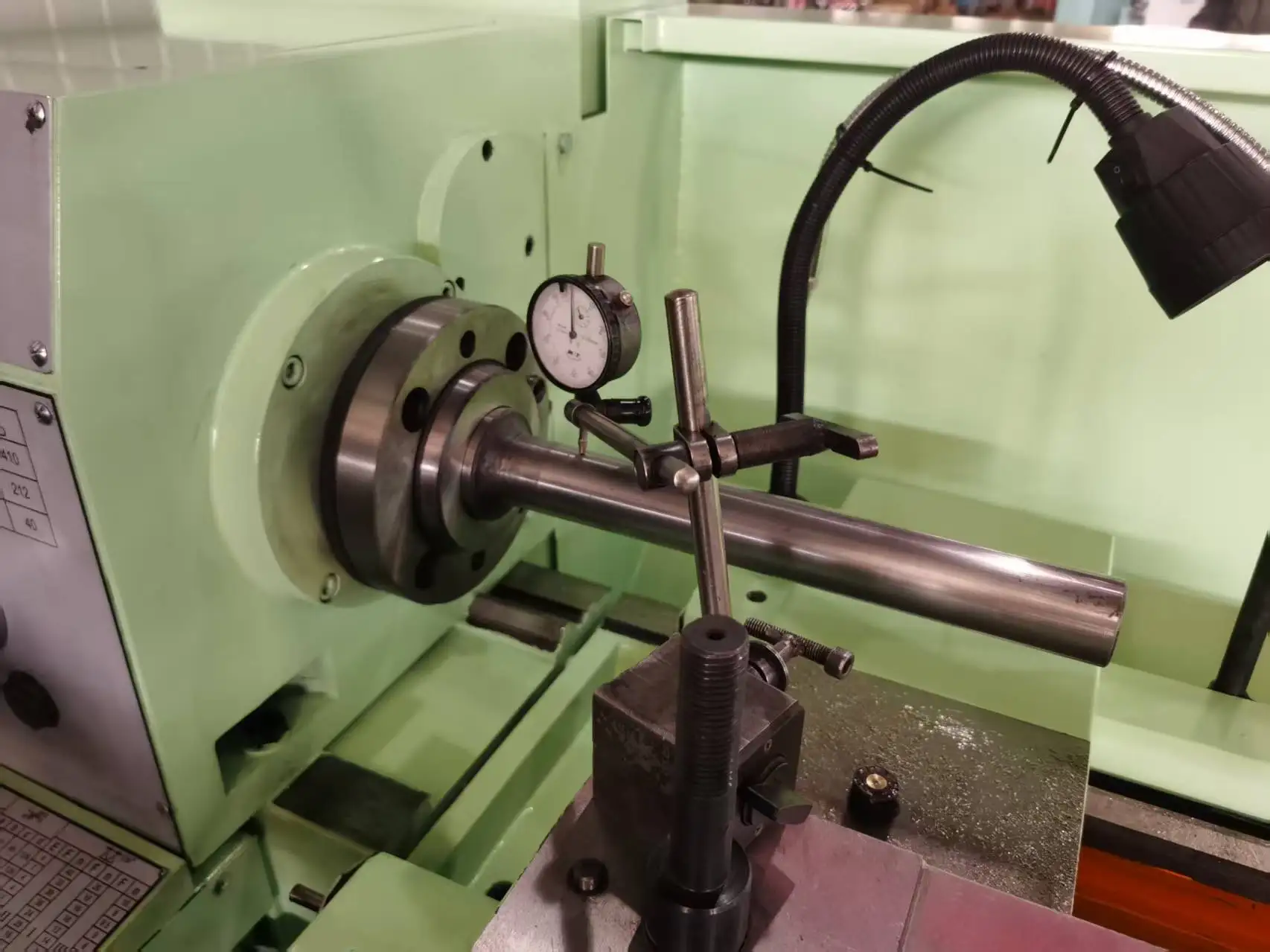 Highly Efficient Universal Normal Horizontal Bench Gap Bed Manual Tornos  Manual Para Metal  Turning Lathe Machine