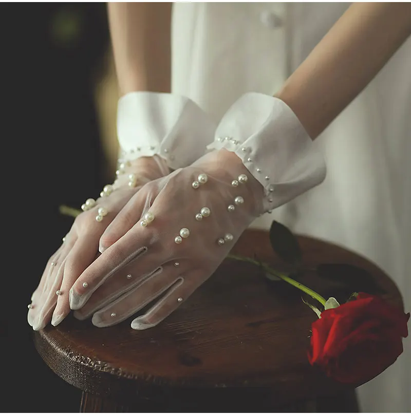 Guantes de boda de tul con perlas de lujo para mujer, borde de satén fruncido corto, accesorios de dama de honor para boda, guantes nupciales