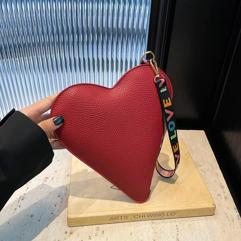 Fashion Peach Heart Shape Shoulder Bag Women Trend Chic New In Cute Purse Simple Versatile Brand Designer Small Cross Bag