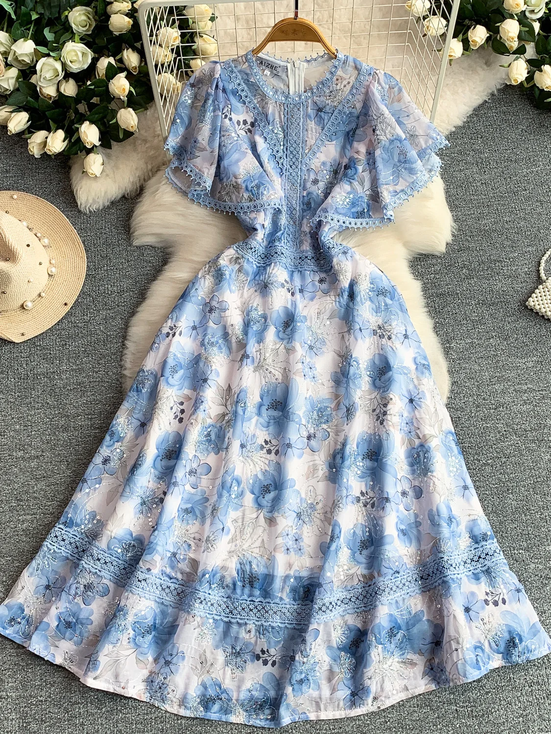 

Платье с кружевным принтом и плиссированной юбкой А-силуэта, с богатой вышивкой, рукавами-колокол и блестящими пайетками, в стиле принцессы