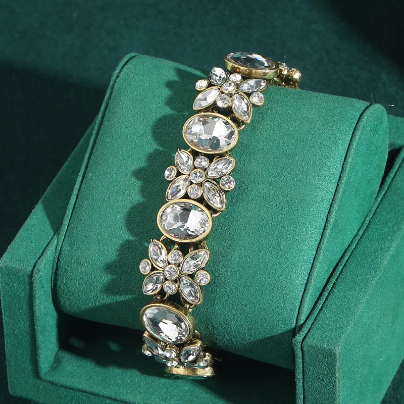 

Vintage Butterfly Bracelets Woman White Crystal Antique Gold Color Oval Jewelry Luxury Designers Summer Accessories 2025 New