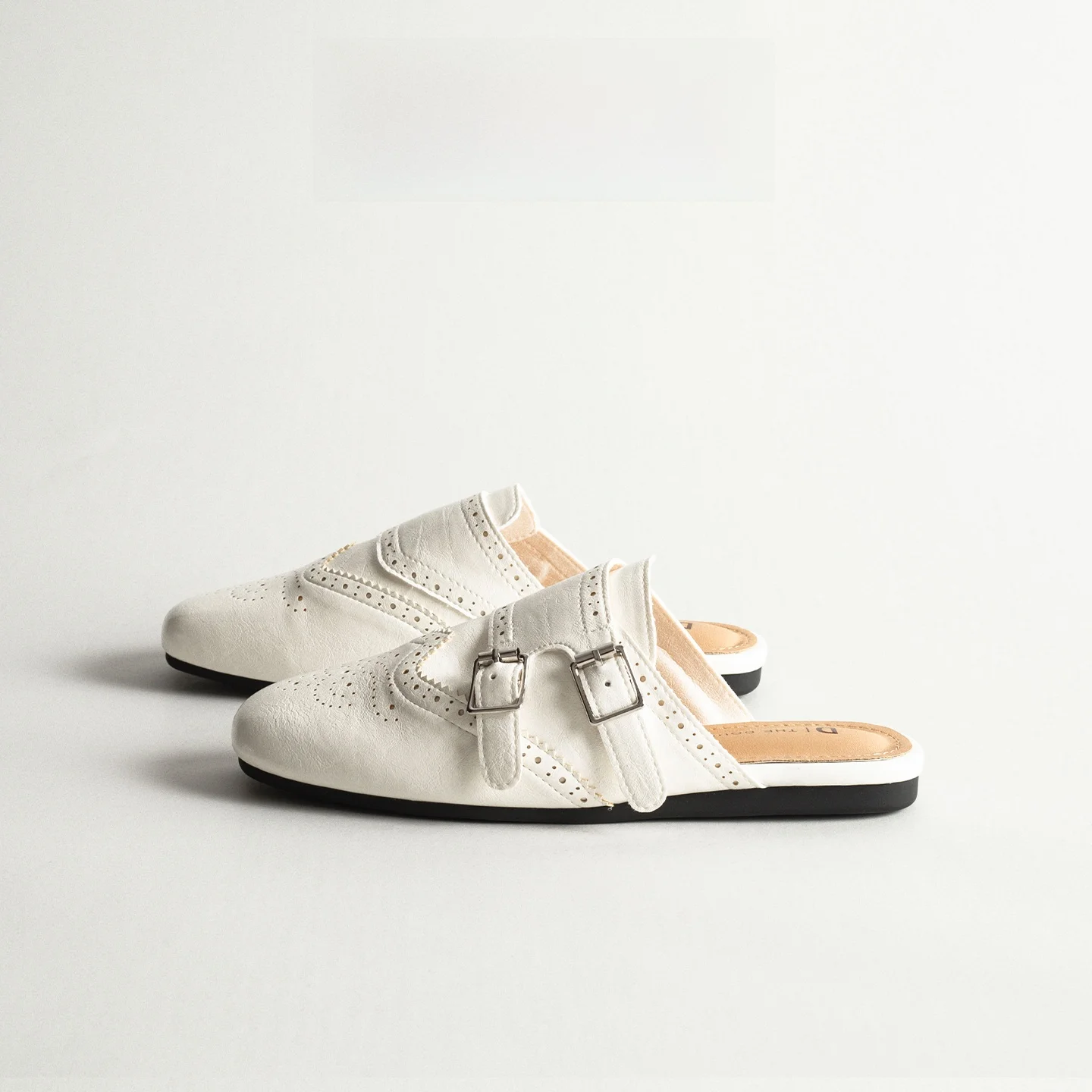 

Leather Slip-On Flat Bottom Clog Shoes Women's Outdoor Summer Easy Wear Lazy Casual Mule Shoes Carved Design