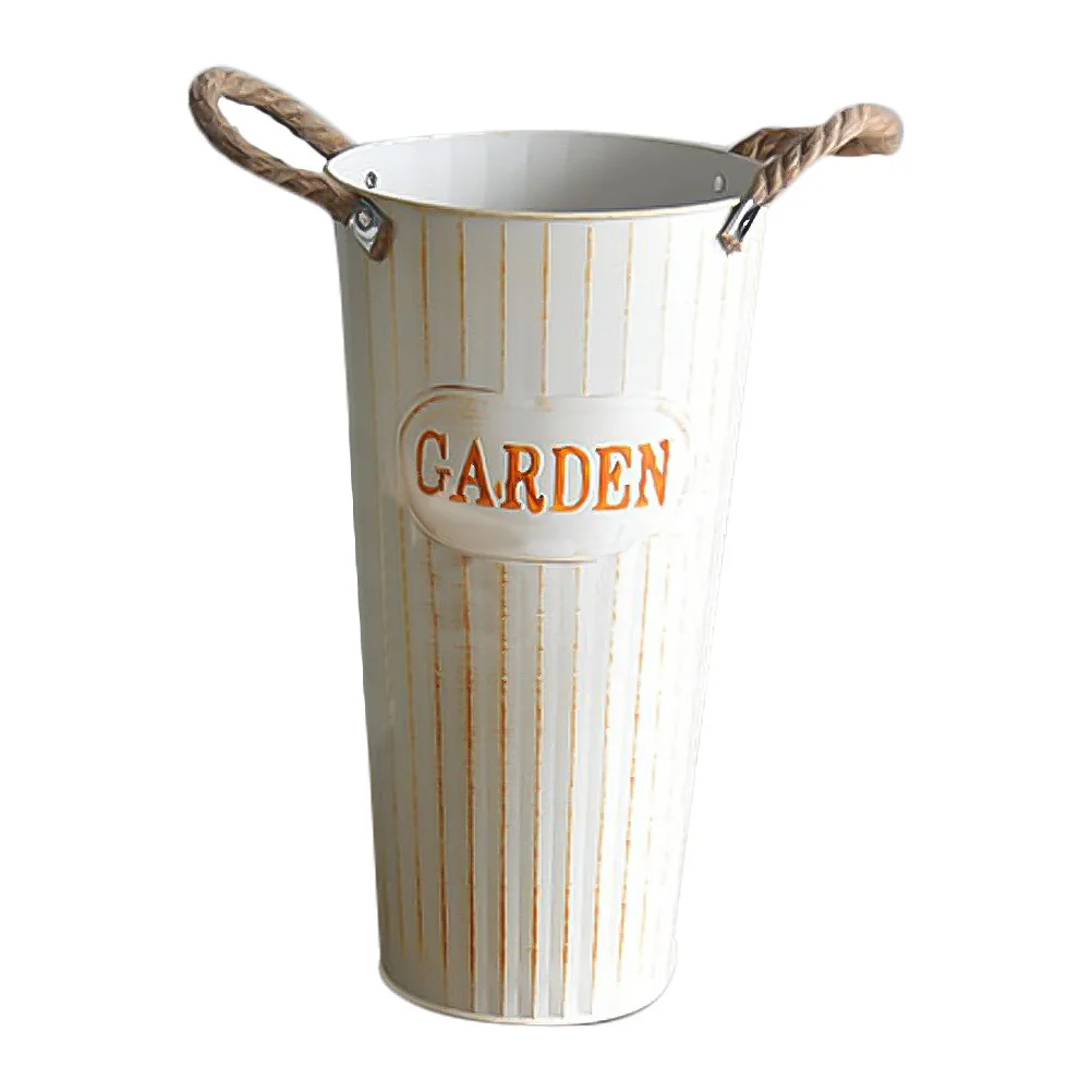 Рисунок 3 - Металлическое ведро для цветов в стиле ретро