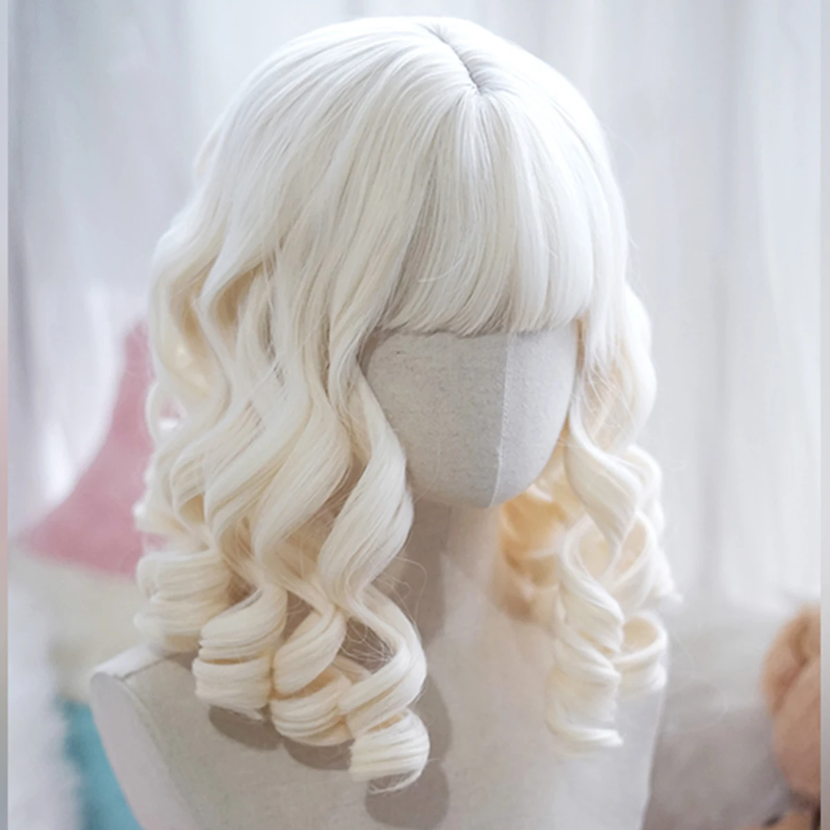 DIFEI Roman Curly Synthetic Lolita Curly Hair With Bangs Red Golden Anime Wig Oberl Woman Party Cosplay Wig