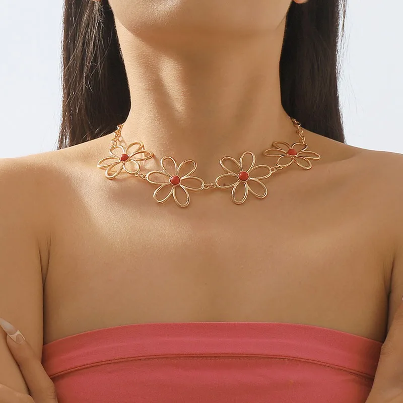 Golden Hollow Flower Designer Necklace for Women Fashion Wedding Party Flower Jewelry Fashion Accessories for Ladies Neck 2023