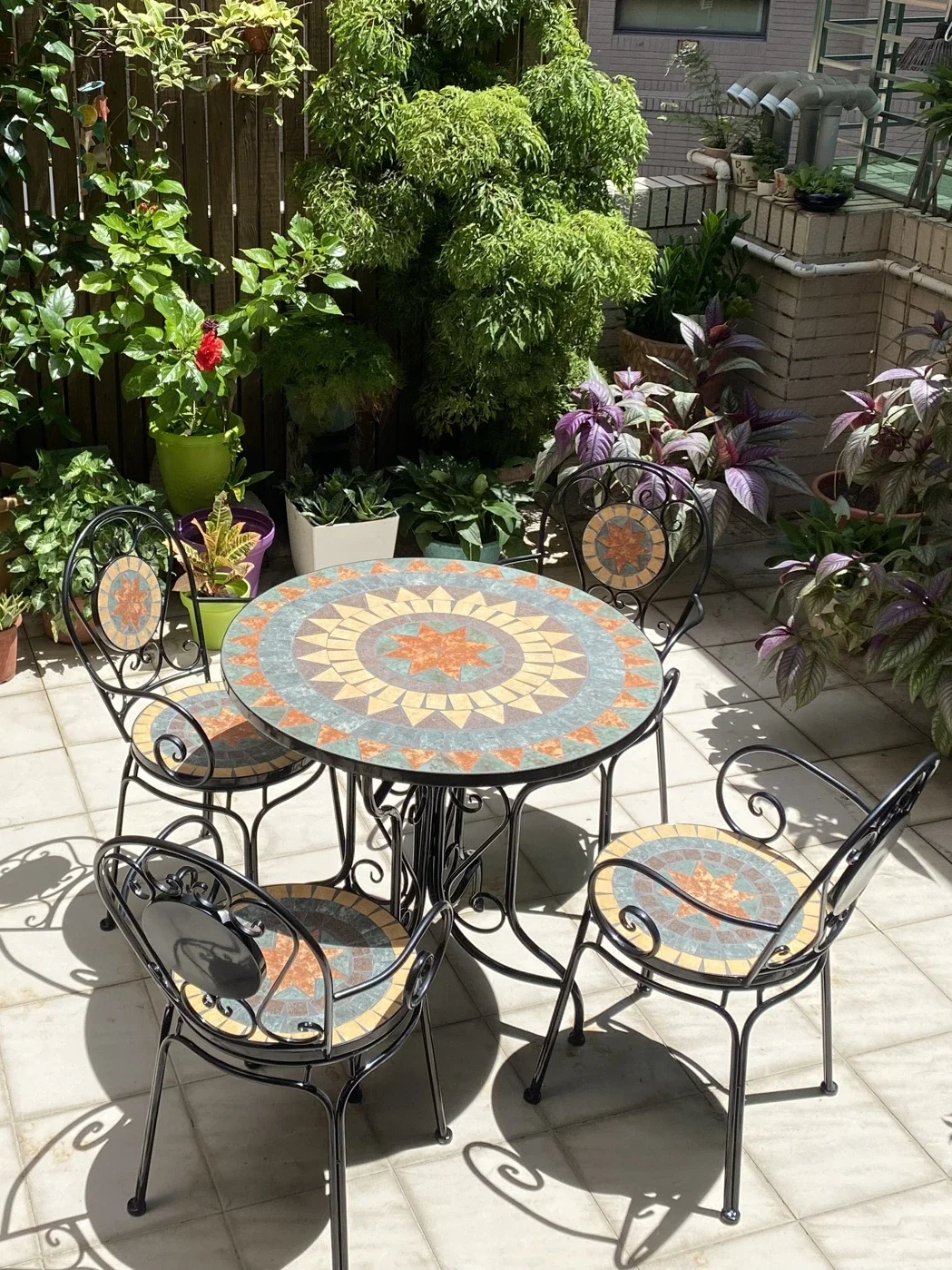 

European style iron balcony table and chair three piece set, outdoor courtyard outdoor leisure mosaic tea table and chair combin