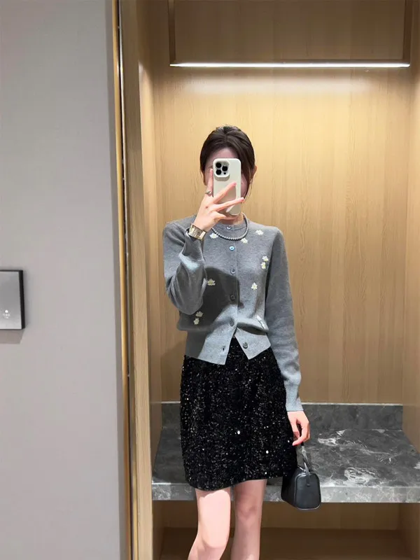 

Retro Grey Embroidered Knitted Open Cardigan Women's Design High-End Short Sleeve Long Sleeve Outerwear Autumn New Style