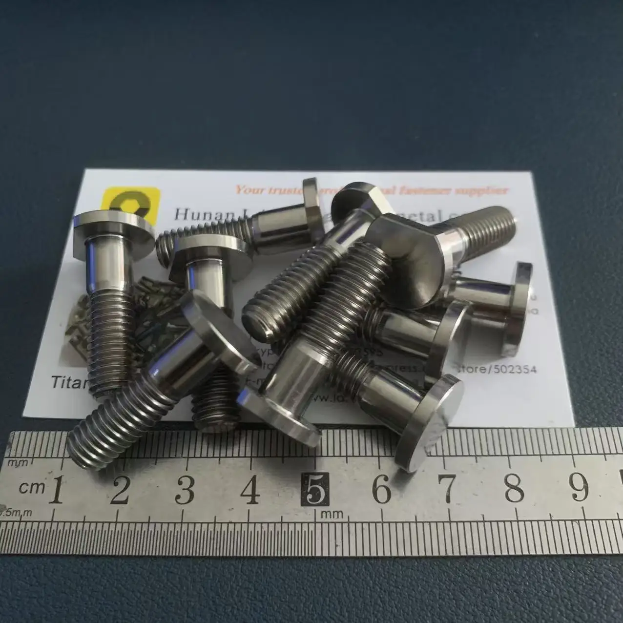 M8x24 27 برغي/مسمار من التيتانيوم برأس مستدير لمسند المحرك Gr5 #5