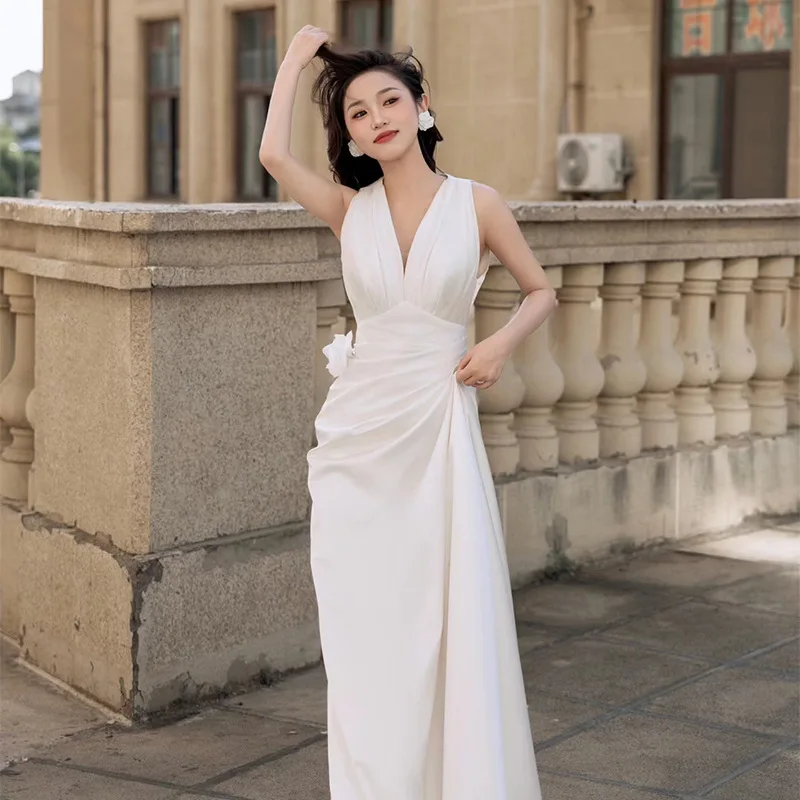 

White Dress Bride DeepvUnique and Elegant Slimming Simple Atmosphere Small Wedding Dress for Travel and Photoshoot