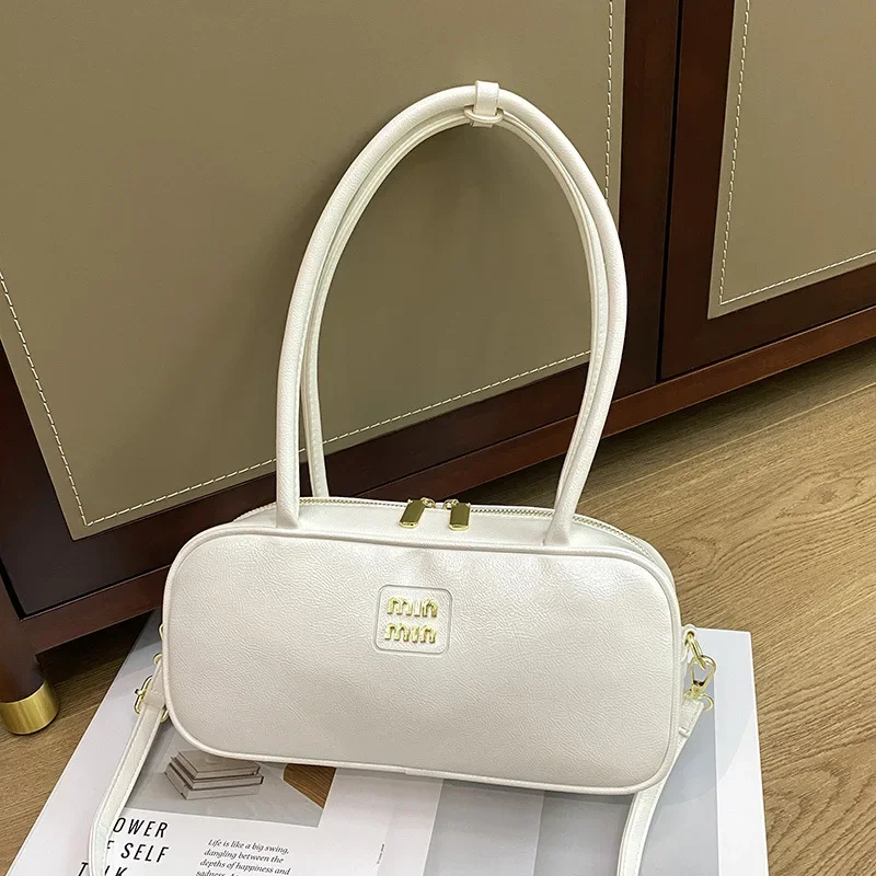 

2025 Artisanal Weekender Women Commuter Bag Spacious 20L Monochrome Vegan Leather Multi-Functional AntiScratch Haute Essentials