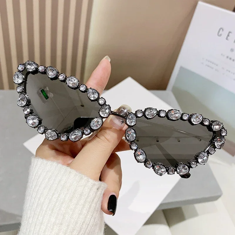 Vintage Diamond Cat Eye Sunglasses Women for Female Sun Glasses Punk Shades Luxury Brand Designer Metal Crystal Eyeglasses Women