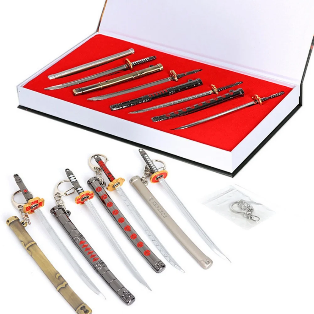 Conjunto de Brinquedos de Figuras Luffy Zoro Mihawk Katana Anime One Piece Acessórios de Armas de Metal para Chaveiro Decoração de Mochila Presentes de Aniversário para Meninos