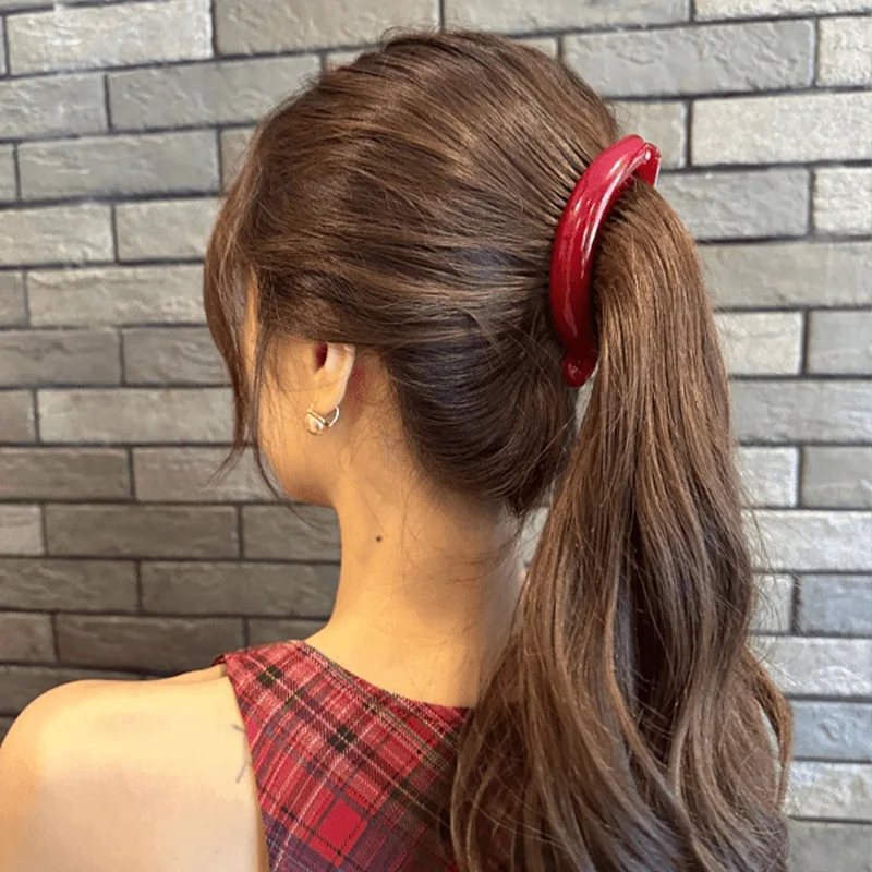 女性のためのヴィンテージバナナ型のヘアクリップ,赤いヘアピン,女の子のためのバレッタ,ファッショナブルなアンケラヘッドドレス,秋冬のノベルティ