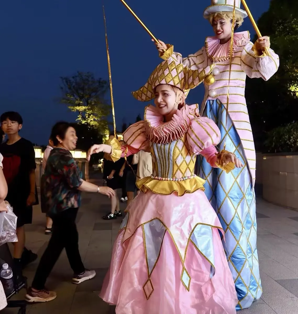 

Luxury Show outfit Business park clown costume women men paradise cloth