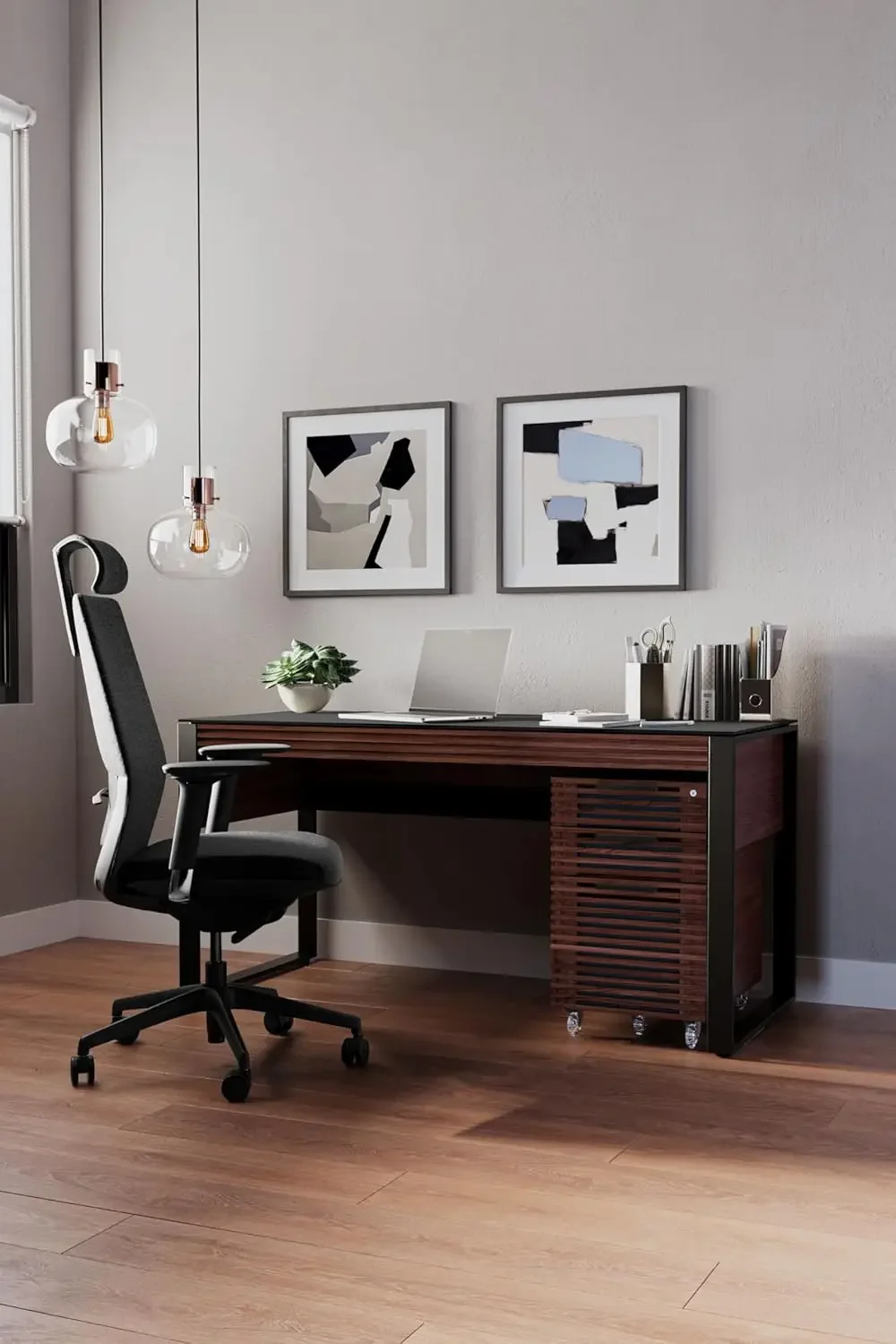 Bureau d'ordinateur pour la maison ou le bureau avec clavier et escalier, bureau de brochure teinté au chocolat, table de bureau