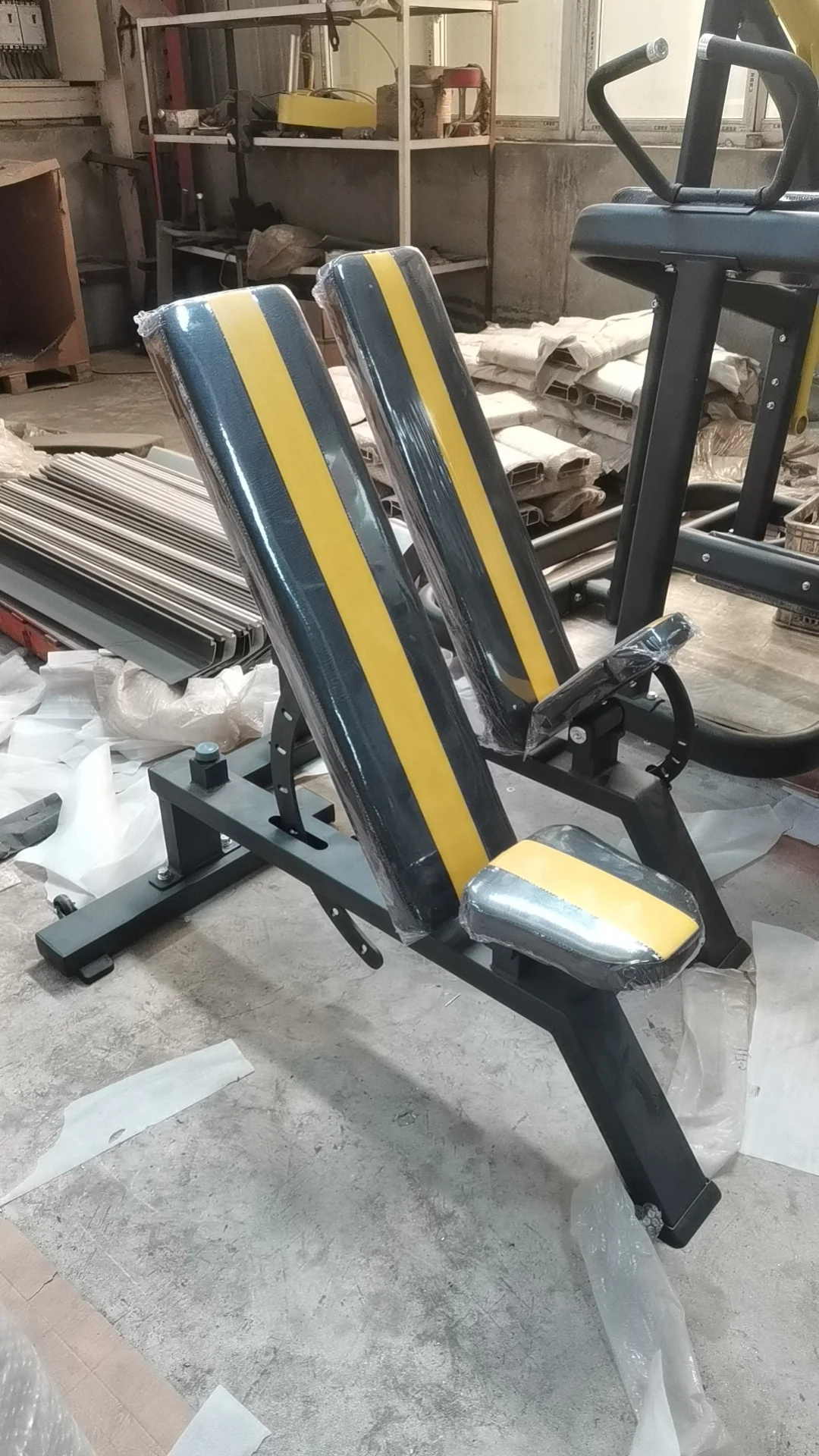 مقعد الدمبل الداخلي التجاري لكمال الأجسام، مقعد رفع الأثقال، مقعد فائق قابل للتعديل لمركز اللياقة البدنية في صالة الألعاب الرياضية