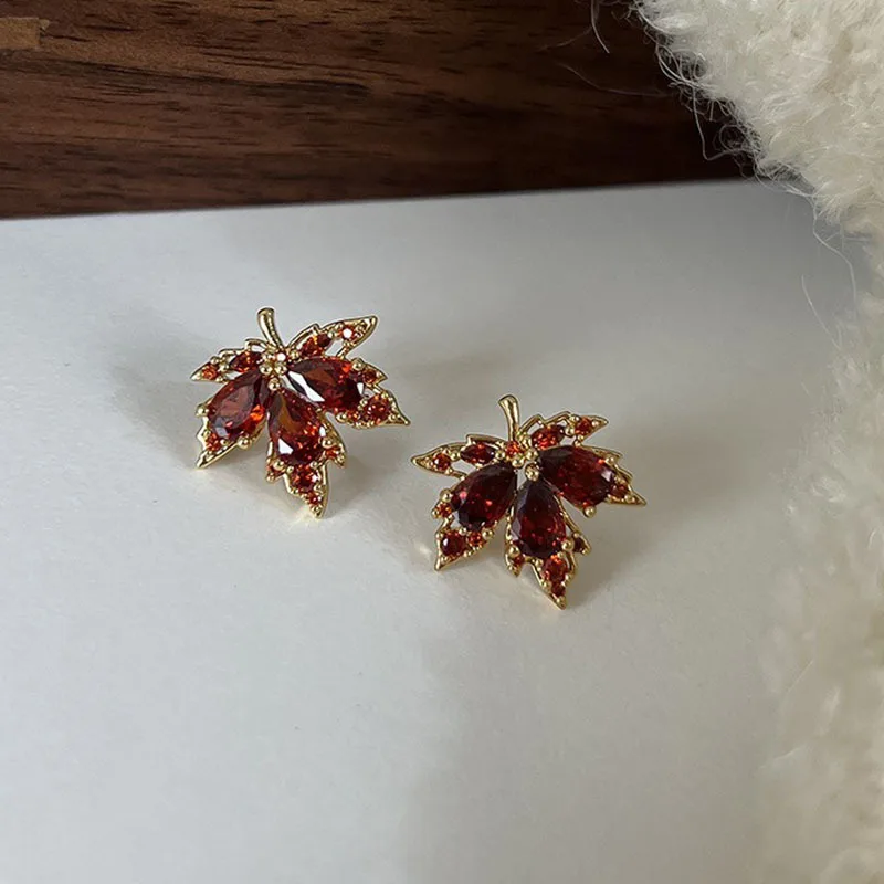 Red Maple Leaf Stud Earrings for Women 2024 New Fashion Brand Jewelry Crystal Leaves Vintage Temperament Earrings Accessories