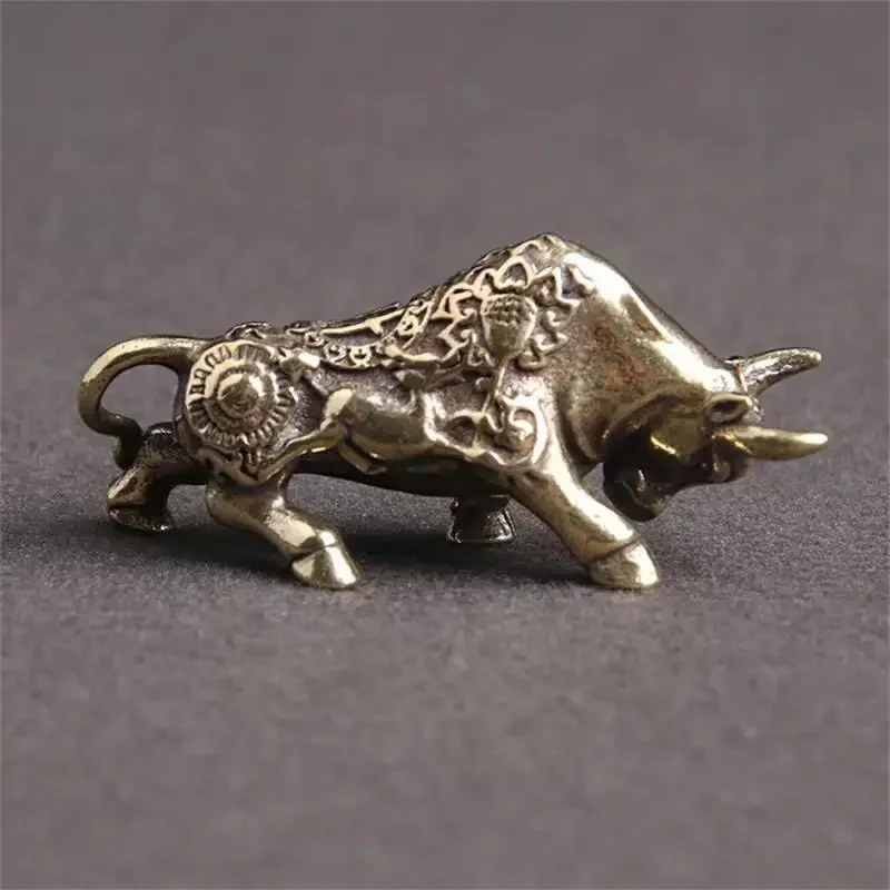 Mini Brass Wealth Bull Figurine Pendant Vintage Feng Shui Ornament Metal Animal Statue for Home Desktop Decoration ornament