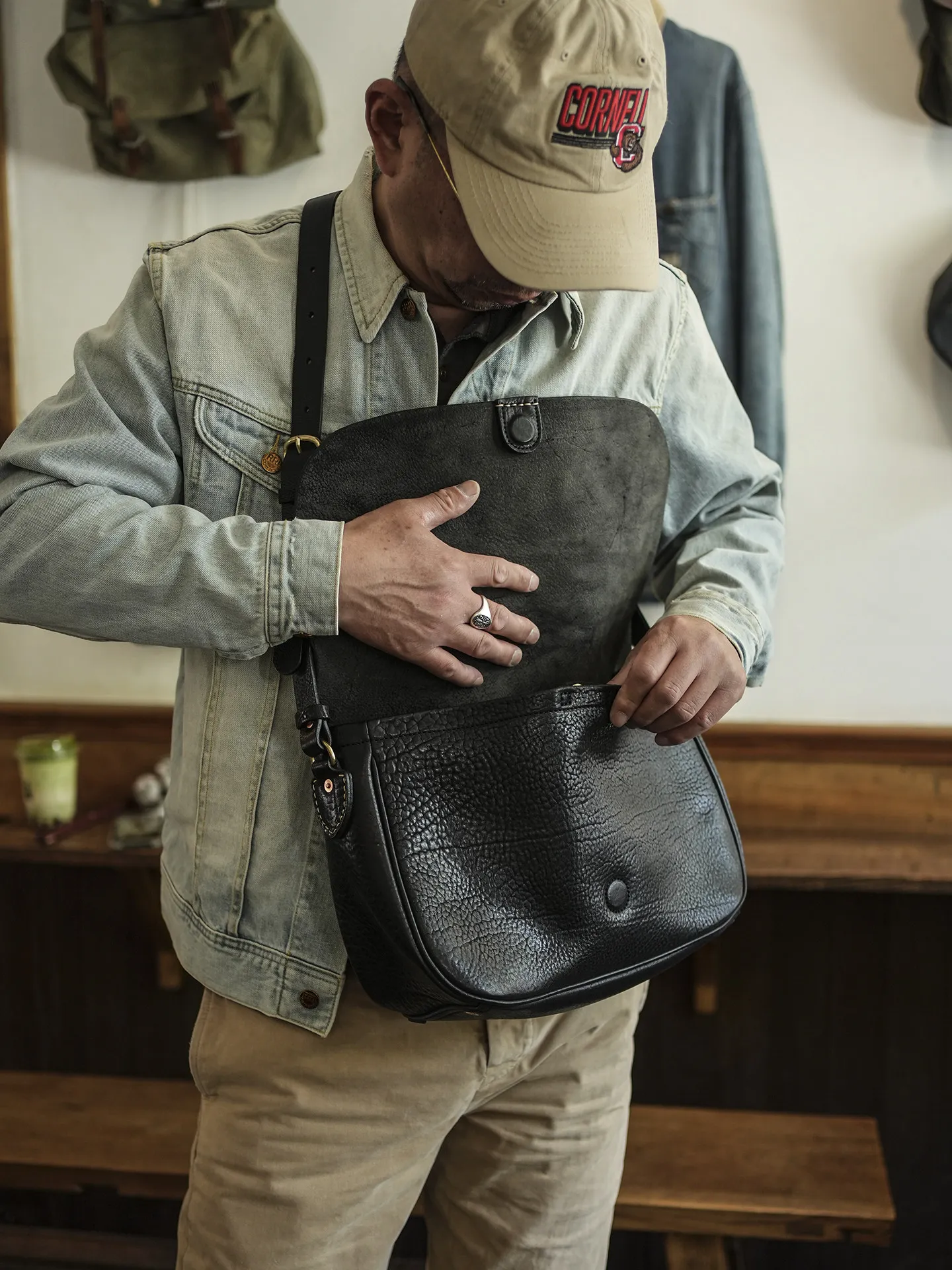 vintage high-quality first layer cowhide men's large-capacity messenger bag simple fashion genuine leather shoulder bag
