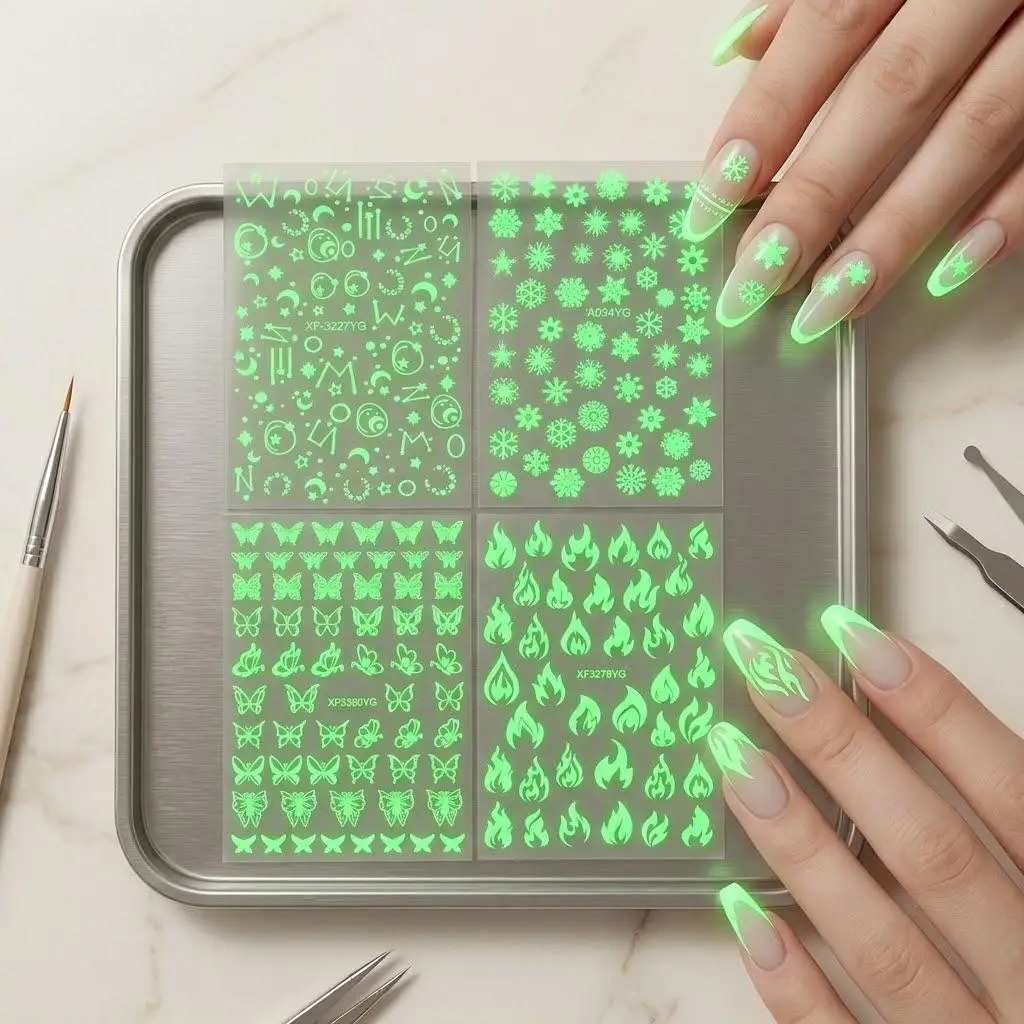 Halloween Leuchtende Nagelaufkleber, Glow-in-the-Dark Schneeflocken, Flammen, Schmetterlinge, Nagelkunst-Aufkleber, Tattoos, Folien